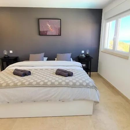 Дом отдыха Modernes Haus Mit Spektakulaerem Meerblick Und Pool Senhora da Vitoria